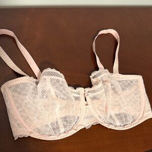 Chantelle Lace Underwire Bra in Light Pink
